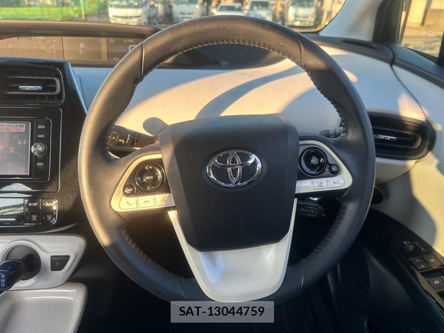 Toyota PRIUS 2018-03 8651842-3