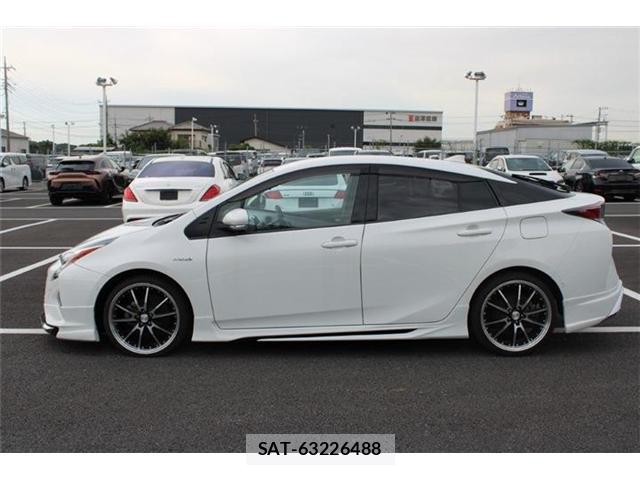 Toyota PRIUS 2017-11 8651874-11