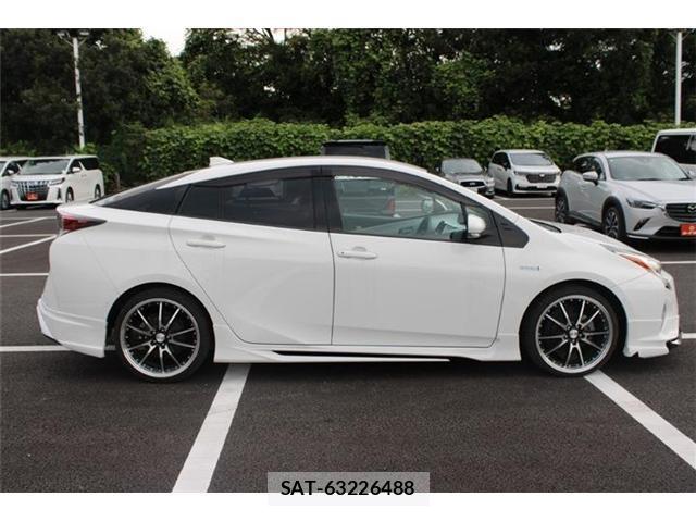 Toyota PRIUS 2017-11 8651874-7