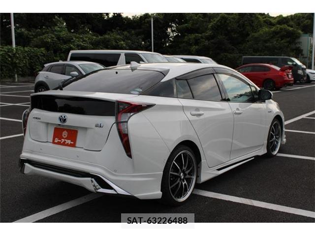 Toyota PRIUS 2017-11 8651874-8