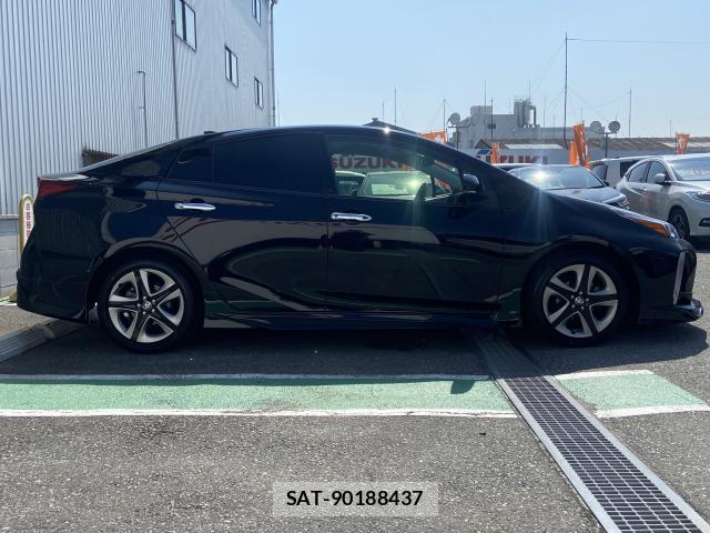 Toyota PRIUS 2022-05 8651924-18