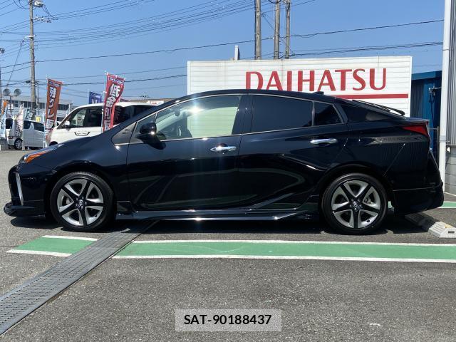Toyota PRIUS 2022-05 8651924-19