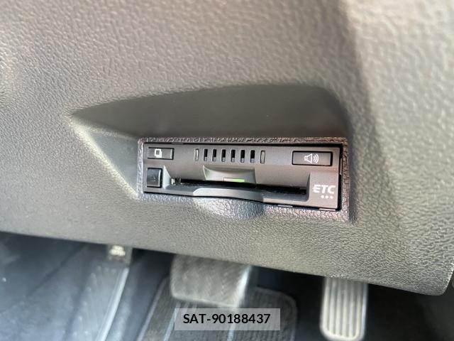 Toyota PRIUS 2022-05 8651924-5