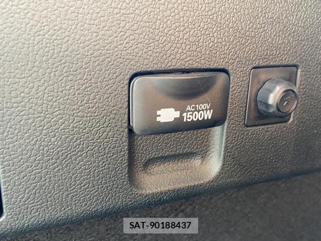 Toyota PRIUS 2022-05 8651924-9