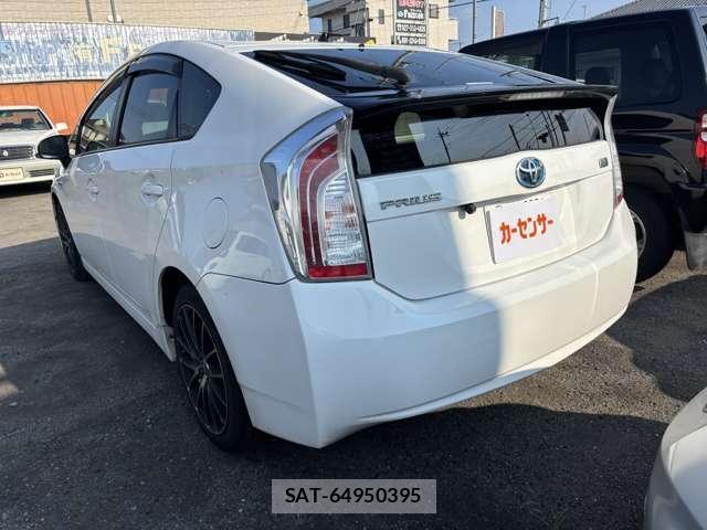 Toyota PRIUS 2015-07 8652142-14