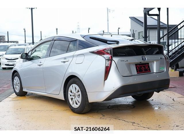 Toyota PRIUS 2017-02 8652550-1