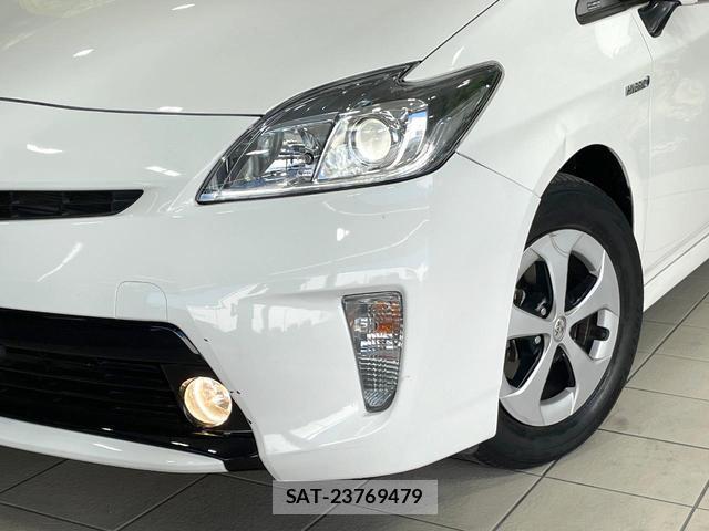 Toyota PRIUS 2015-06 8652571-11