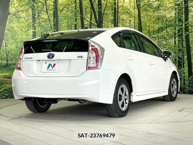 Toyota PRIUS 2015-06 8652571-16