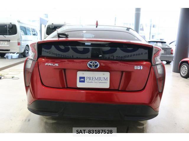 Toyota PRIUS 2015-12 8652619-11