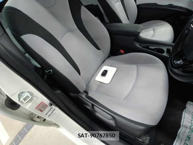 Toyota PRIUS 2020-01 8652698-3
