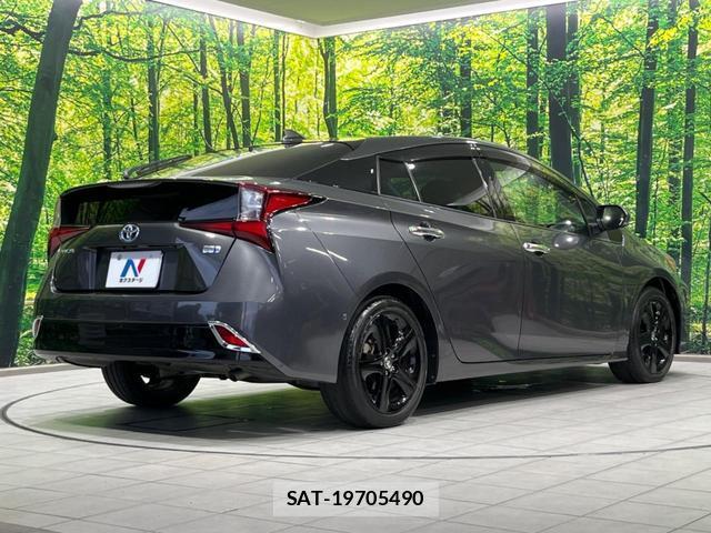 Toyota PRIUS 2021-08 8652734-16