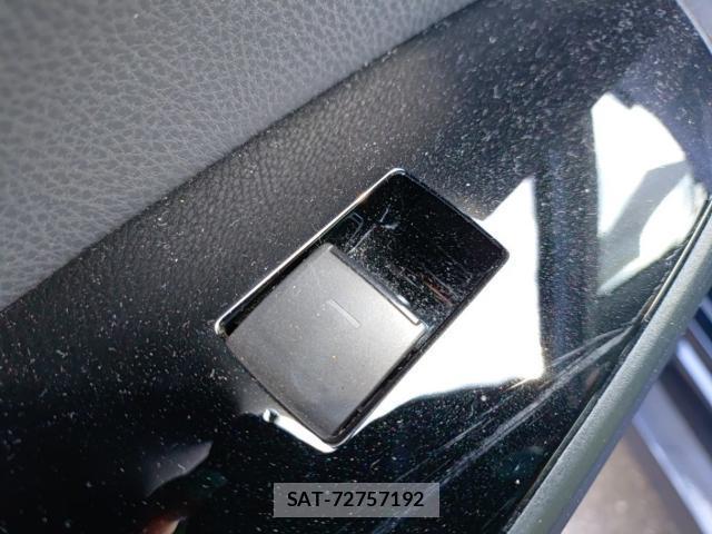 Toyota PRIUS 2021-08 8653357-12