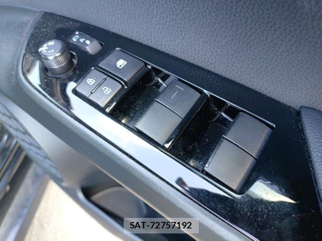 Toyota PRIUS 2021-08 8653357-13