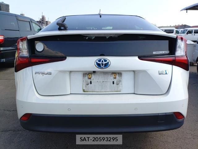 Toyota PRIUS 2021-08 8653377-1