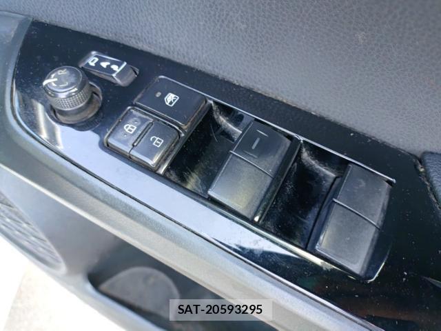 Toyota PRIUS 2021-08 8653377-13