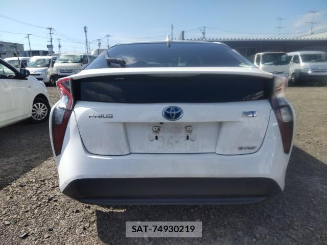 Toyota PRIUS 2017-08 8653422-1