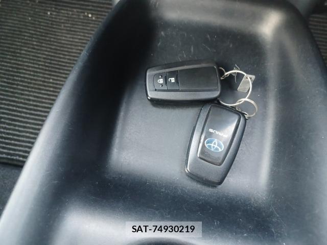 Toyota PRIUS 2017-08 8653422-14