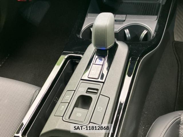 Toyota PRIUS 2023-10 8653482-17