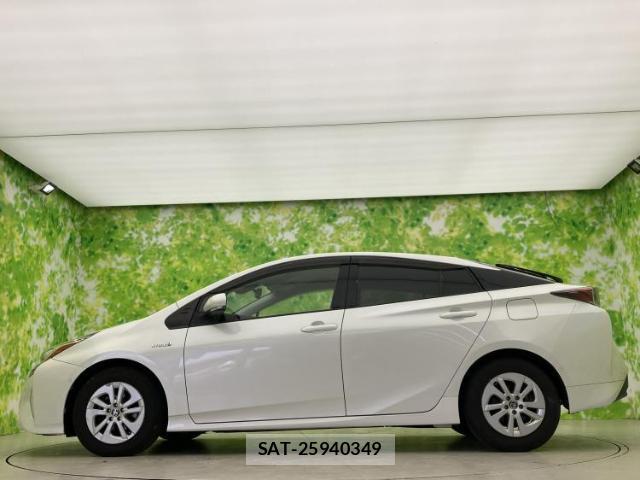 Toyota PRIUS 2017-06 8653524-1