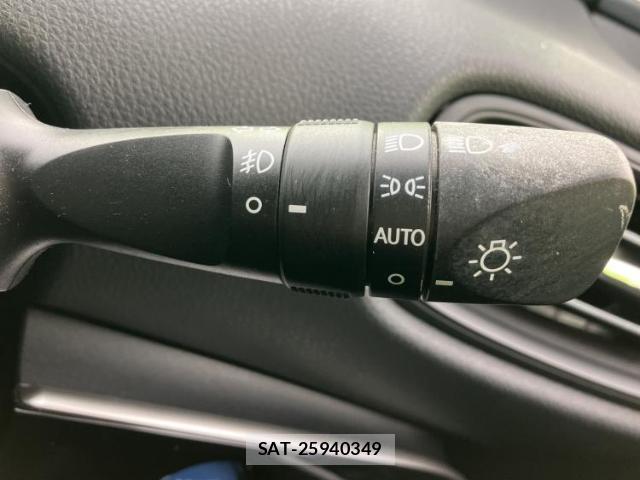 Toyota PRIUS 2017-06 8653524-14