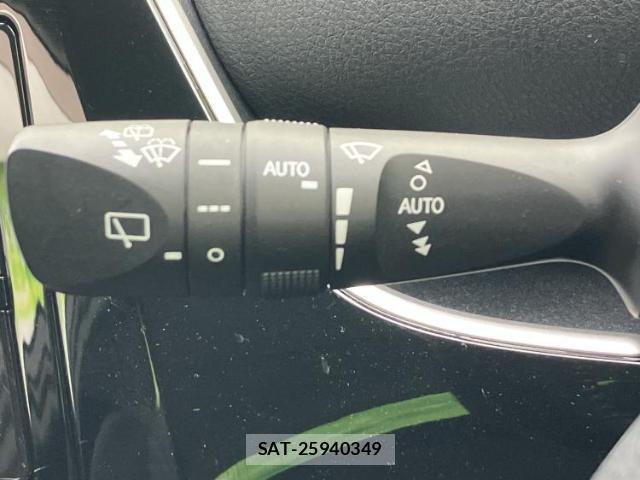 Toyota PRIUS 2017-06 8653524-15
