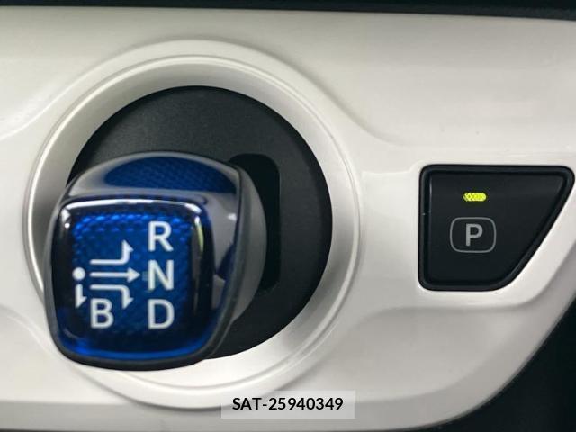 Toyota PRIUS 2017-06 8653524-16