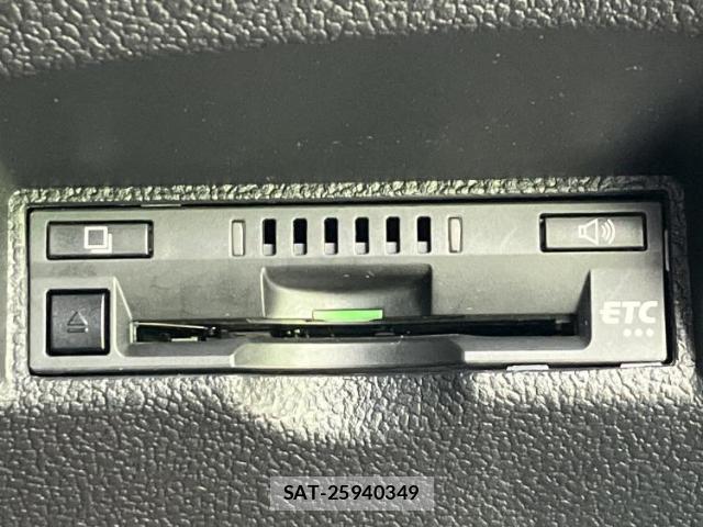 Toyota PRIUS 2017-06 8653524-17