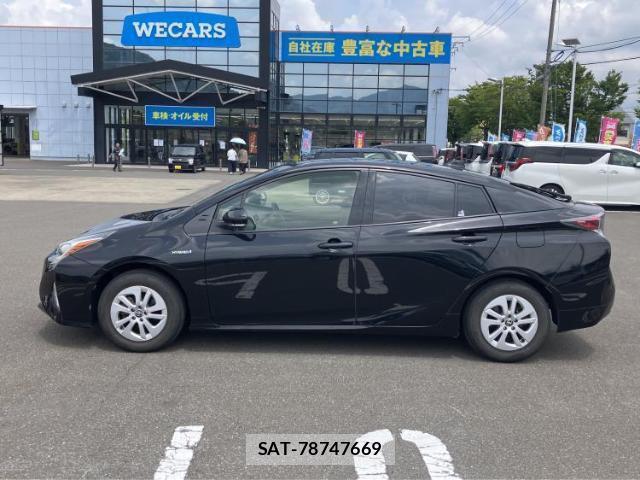 Toyota PRIUS 2017-06 8653696-1