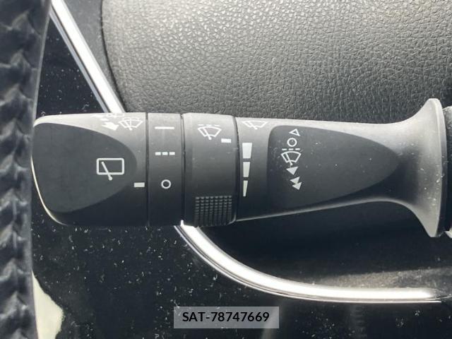 Toyota PRIUS 2017-06 8653696-14