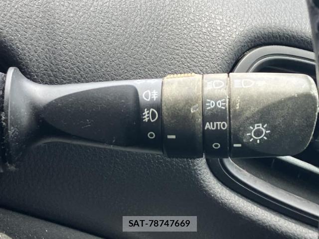 Toyota PRIUS 2017-06 8653696-15