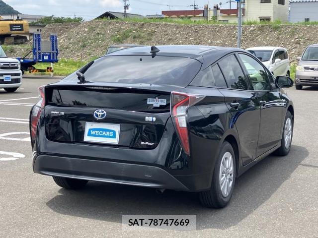 Toyota PRIUS 2017-06 8653696-2