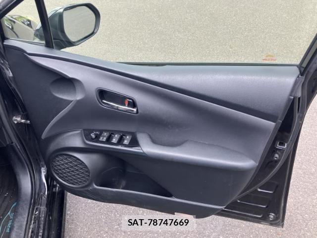 Toyota PRIUS 2017-06 8653696-6