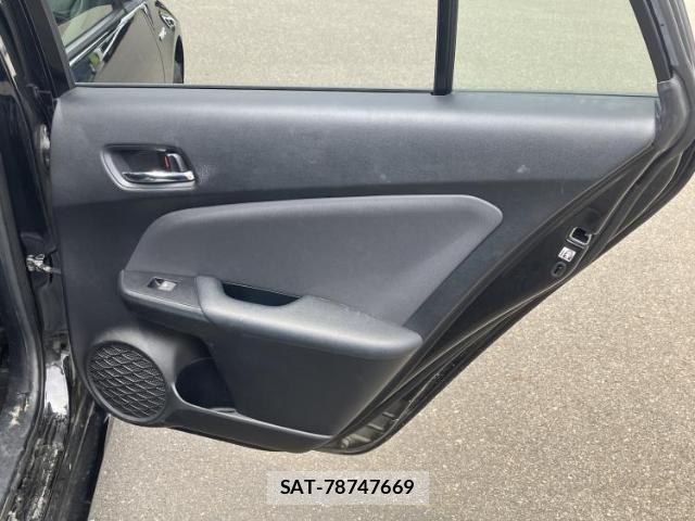 Toyota PRIUS 2017-06 8653696-7