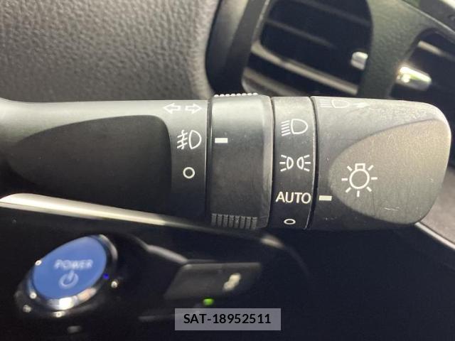 Toyota PRIUS 2019-08 8653720-15