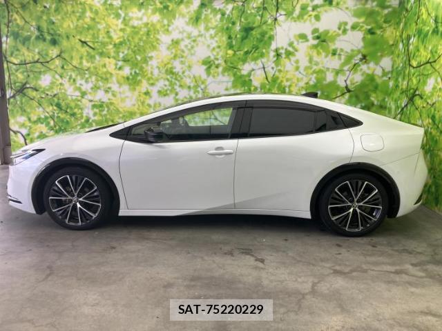 Toyota PRIUS 2023-02 8653750-1