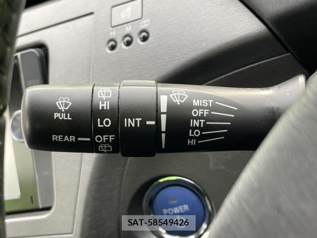 Toyota PRIUS 2012-08 8653791-11