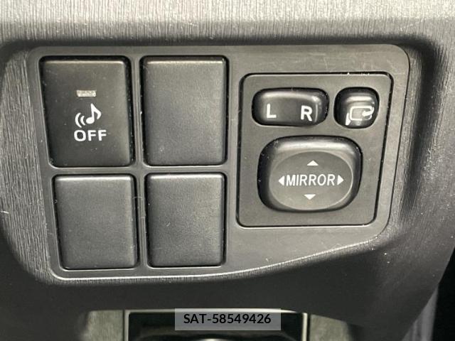 Toyota PRIUS 2012-08 8653791-15