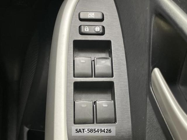 Toyota PRIUS 2012-08 8653791-16
