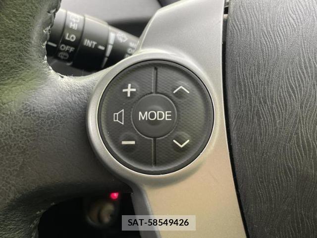 Toyota PRIUS 2012-08 8653791-17