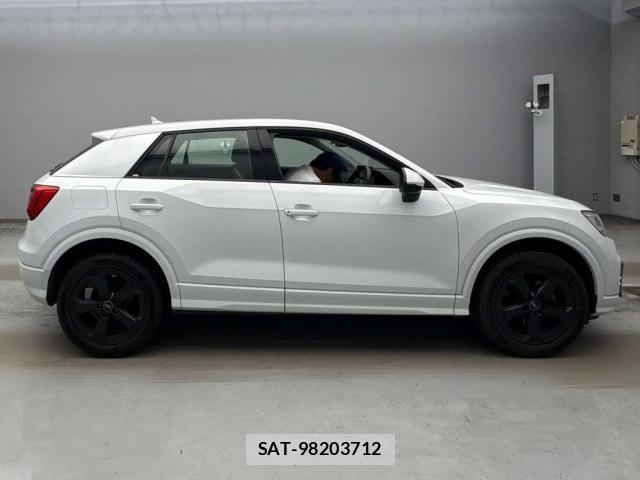 Audi Q2 2018-09 8648984-3