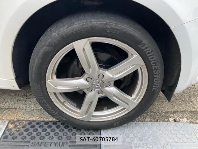 Audi Q5 2011-11 8648519-6