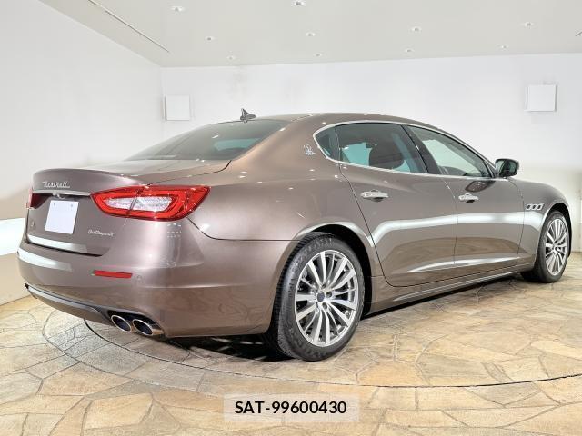 Maserati QUATTROPORTE 2017-08 8647621-2