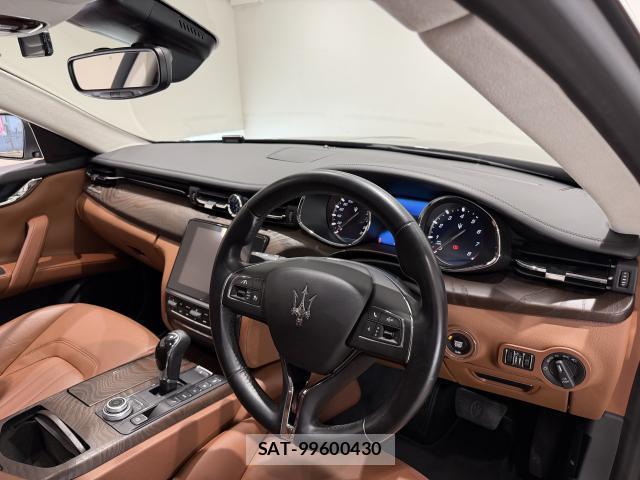 Maserati QUATTROPORTE 2017-08 8647621-3