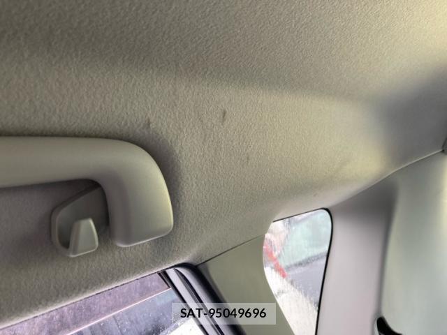 Toyota RACTIS 2015-09 8648491-10
