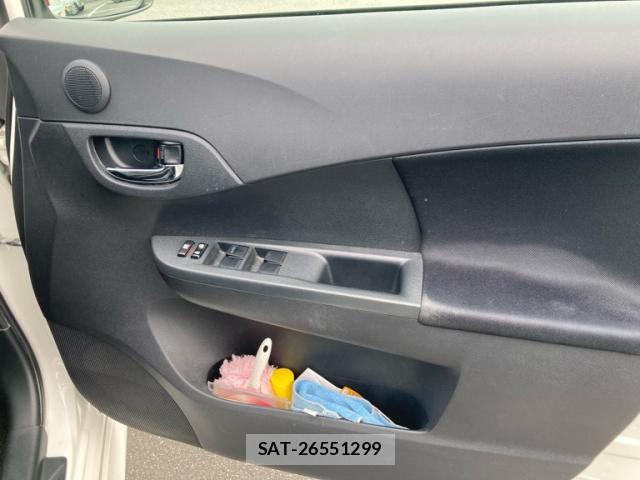 Toyota RACTIS 2011-10 8652877-11