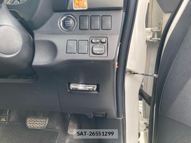 Toyota RACTIS 2011-10 8652877-16