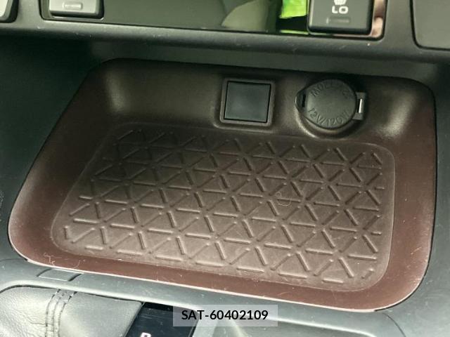 Toyota RAV4 2019-07 8646613-14