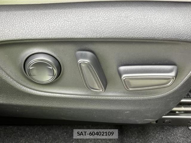 Toyota RAV4 2019-07 8646613-5