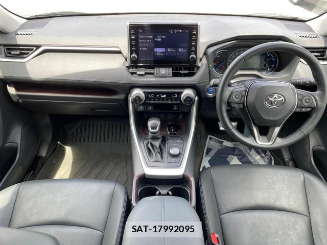 Toyota RAV4 2021-08 8646858-1