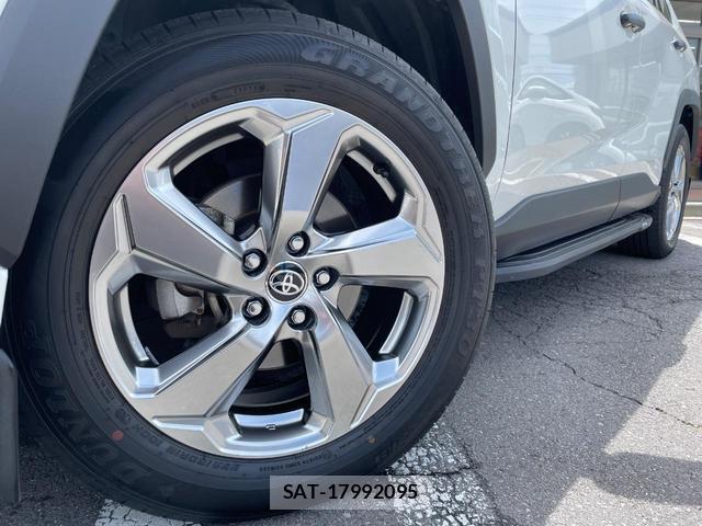 Toyota RAV4 2021-08 8646858-11